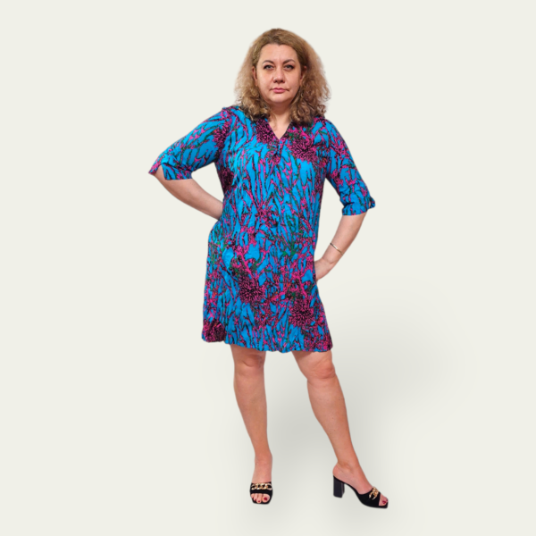 Жіноча літня сукня зі штапелю, блакитна, oversize 46–52, коротка, рукав 3/4, 100% бавовна, Туреччина — фото 4
