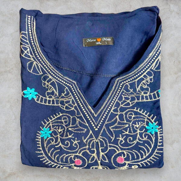 Літня довга сукня максі зі штапелю з вишивкою Merve Moda 432, синя, розмір XL (48–50) — фото 3
