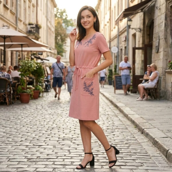 Літня сукня зі штапелю з вишивкою Merve Moda 342, Туреччина, рожева, розмір 52 (XL) — фото 3