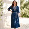 Літня довга сукня максі зі штапелю з вишивкою Merve Moda 432, синя, розмір 2XL (50–52) — фото 2