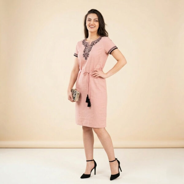 Літня жіноча сукня міді зі штапелю з вишивкою Merve Moda 426, бавовна, Туреччина, розміри 50–56 — фото 3