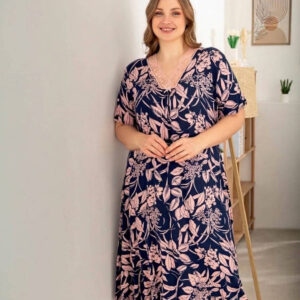 Нічна сорочка великого розміру з мереживом Miss Meryem (Туреччина), віскоза, темно-синя з пудровими квітами, 6322, розмір 5XL
